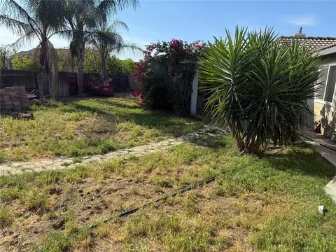 Exterior - 10517 Dream St, Bloomington, CA 92316 photo 6 of 8