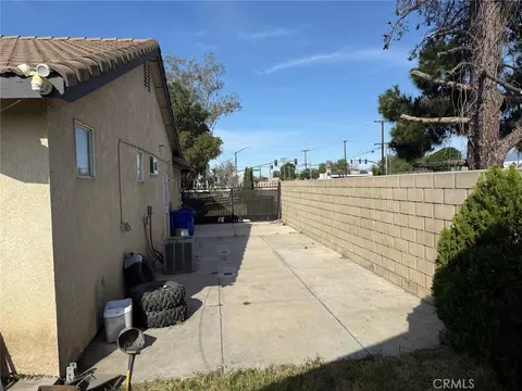 Exterior - 10517 Dream St, Bloomington, CA 92316 photo 3 of 8