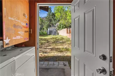 Exterior - 799 Mountain Vw, Wrightwood, CA 92397 photo 3 of 8