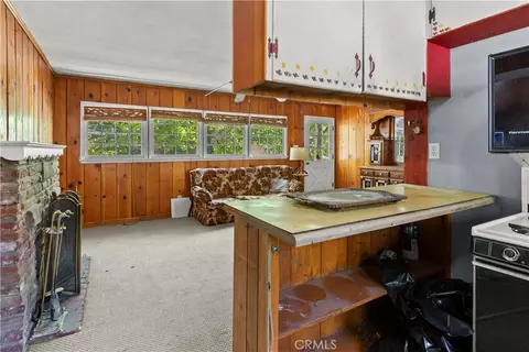 Living - 799 Mountain Vw, Wrightwood, CA 92397 photo 3 of 4