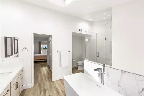 Bath - 163 Saddle, Placentia, CA 92870 photo 3 of 4