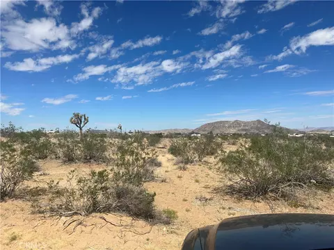 575 N Covelo Ave, Landers, CA 92285 photo 5