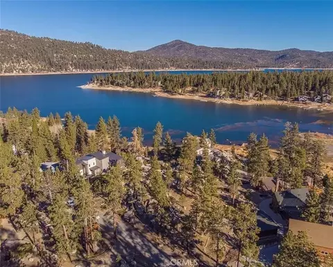 831 Cove Dr, Big Bear Lake, CA 92315
