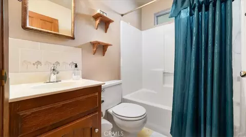 Bath - 25172 Moon Dr, Crestline, CA 92325 photo 1 of 1