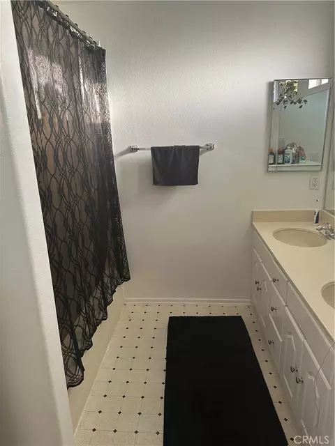 Bath - 220 W Walnut #B, Rialto, CA 92376 photo 2 of 2