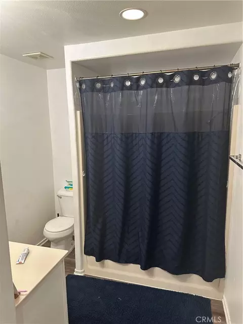 Bath - 220 W Walnut #B, Rialto, CA 92376 photo 1 of 2