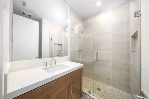 Bath - 438 Sycamore Dr, Montebello, CA 90640 photo 1 of 3