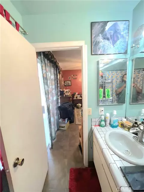 Bath - 4267 Baggett, Riverside, CA 92505 photo 3 of 3