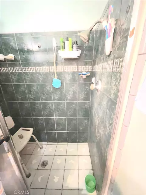 Bath - 4267 Baggett, Riverside, CA 92505 photo 2 of 3