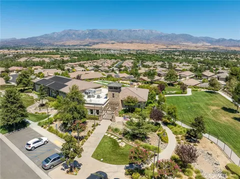 View/Area - 467 Madera Crk, Beaumont, CA 92223 photo 6 of 12