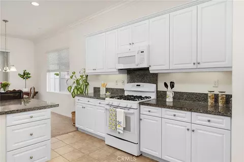 Kitchen - 467 Madera Crk, Beaumont, CA 92223 photo 4 of 7