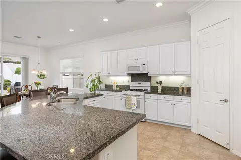 Kitchen - 467 Madera Crk, Beaumont, CA 92223 photo 6 of 7