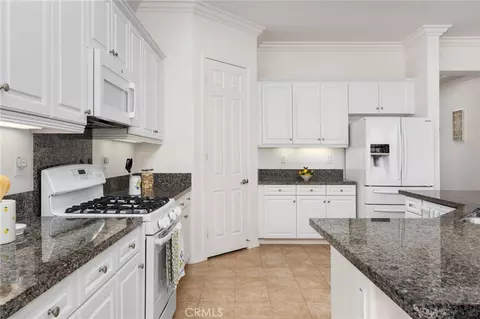 Kitchen - 467 Madera Crk, Beaumont, CA 92223 photo 3 of 7