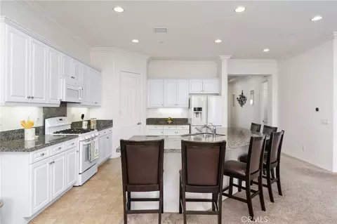 Kitchen - 467 Madera Crk, Beaumont, CA 92223 photo 5 of 7