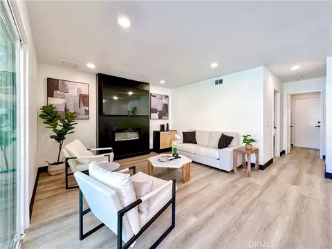 Living - 800 Coldstream Ct, Diamond Bar, CA 91765 photo 2 of 3