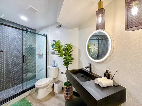 Bath - 800 Coldstream Ct, Diamond Bar, CA 91765 photo 3 of 3