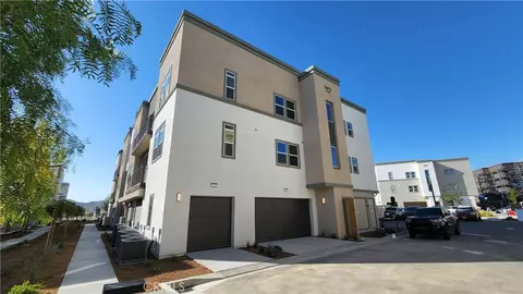26955 Prospector Rd #201, Valencia, CA 91381