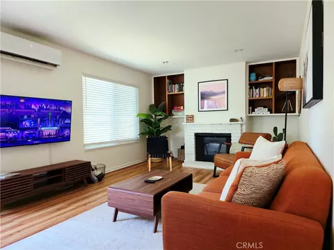 Living - 63543 Jadeite St, Joshua Tree, CA 92252 photo 4 of 5