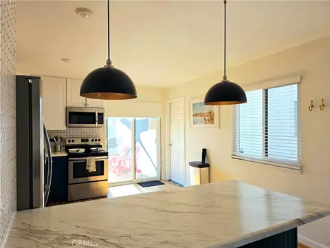 Kitchen - 63543 Jadeite St, Joshua Tree, CA 92252 photo 5 of 6