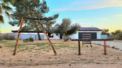 Exterior - 63543 Jadeite St, Joshua Tree, CA 92252 photo 5 of 16