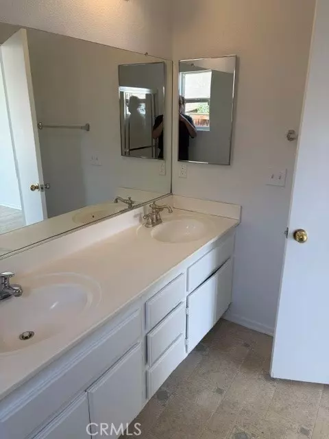 Bath - 11747 Star St, Adelanto, CA 92301 photo 1 of 3