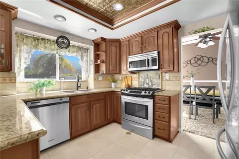 Kitchen - 3332 Fallenleaf, Corona, CA 92882 photo 3 of 6