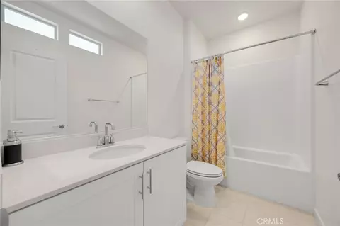Bath - 2670 Embry Ln, Ontario, CA 91762 photo 2 of 3