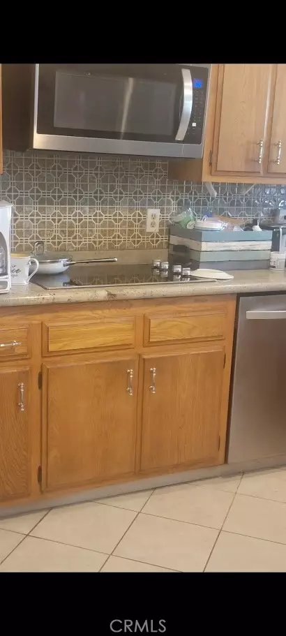 Kitchen - 199 Summit View Dr #B, Calimesa, CA 92320 photo 3 of 6
