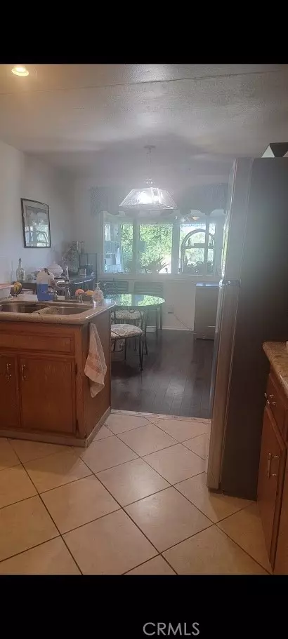 Kitchen - 199 Summit View Dr #B, Calimesa, CA 92320 photo 2 of 6