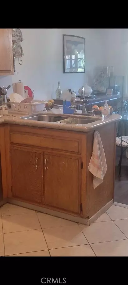 Kitchen - 199 Summit View Dr #B, Calimesa, CA 92320 photo 5 of 6