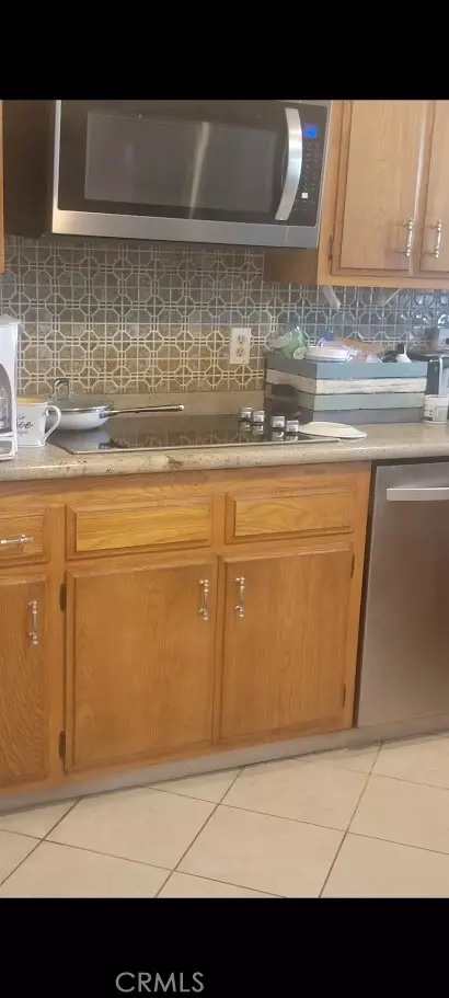 Kitchen - 199 Summit View Dr #B, Calimesa, CA 92320 photo 6 of 6
