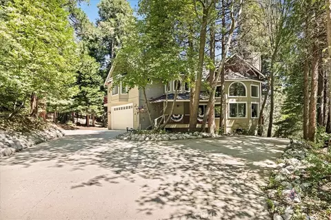 Exterior - 28670 Shenandoah Dr, Lake Arrowhead, CA 92352 photo 3 of 9