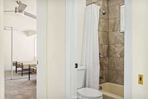 Bath - 28670 Shenandoah Dr, Lake Arrowhead, CA 92352 photo 5 of 6