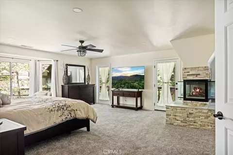 Bedroom - 28670 Shenandoah Dr, Lake Arrowhead, CA 92352 photo 4 of 9