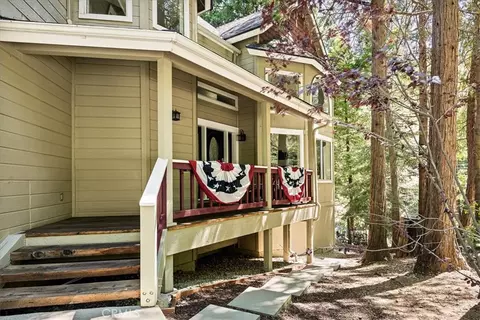 Exterior - 28670 Shenandoah Dr, Lake Arrowhead, CA 92352 photo 5 of 7