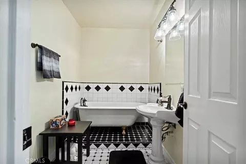 Bath - 28670 Shenandoah Dr, Lake Arrowhead, CA 92352 photo 6 of 6