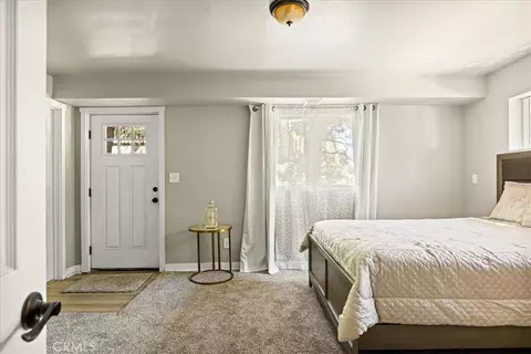 Bedroom - 28670 Shenandoah Dr, Lake Arrowhead, CA 92352 photo 1 of 9