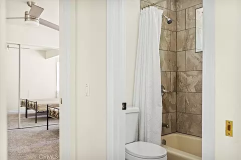 Bath - 28670 Shenandoah Dr, Lake Arrowhead, CA 92352 photo 5 of 6