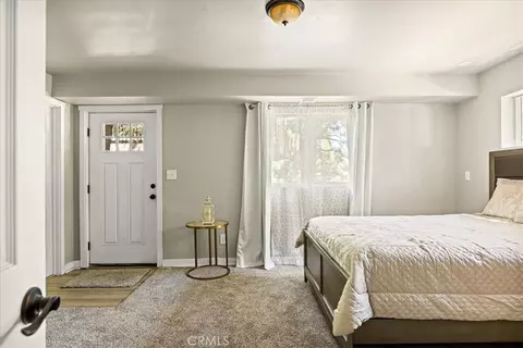 Bedroom - 28670 Shenandoah Dr, Lake Arrowhead, CA 92352 photo 1 of 9