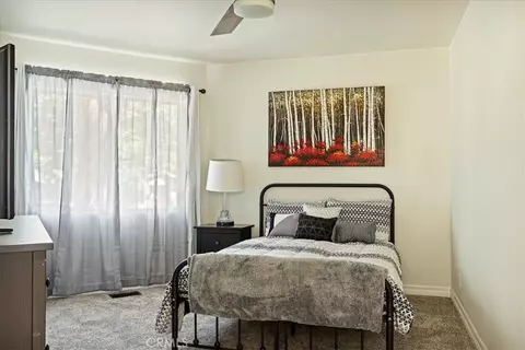 Bedroom - 28670 Shenandoah Dr, Lake Arrowhead, CA 92352 photo 6 of 9