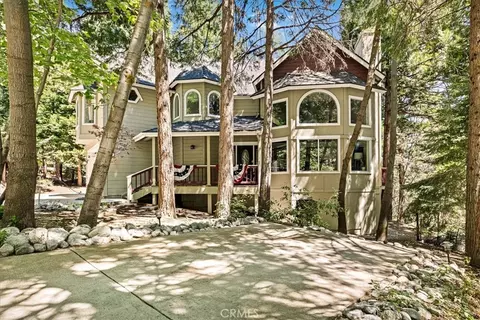 Exterior - 28670 Shenandoah Dr, Lake Arrowhead, CA 92352 photo 4 of 7