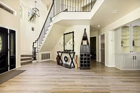 Entry Way - 28670 Shenandoah Dr, Lake Arrowhead, CA 92352 photo 1 of 5