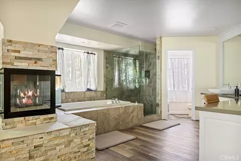 Bath - 28670 Shenandoah Dr, Lake Arrowhead, CA 92352 photo 3 of 6
