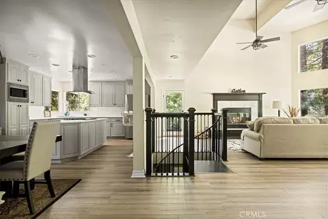 Entry Way - 28670 Shenandoah Dr, Lake Arrowhead, CA 92352 photo 2 of 4