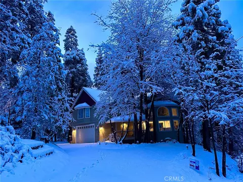 Exterior - 28670 Shenandoah Dr, Lake Arrowhead, CA 92352 photo 2 of 9