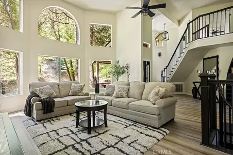 Living - 28670 Shenandoah Dr, Lake Arrowhead, CA 92352 photo 1 of 3