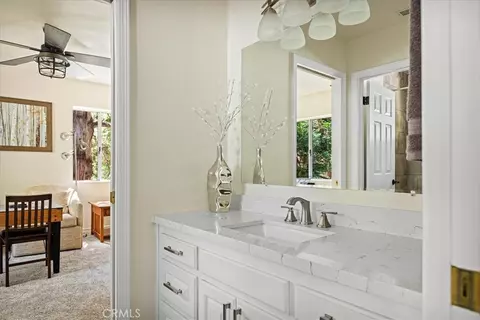 Bath - 28670 Shenandoah Dr, Lake Arrowhead, CA 92352 photo 4 of 6
