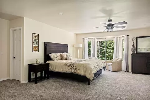Bedroom - 28670 Shenandoah Dr, Lake Arrowhead, CA 92352 photo 4 of 9