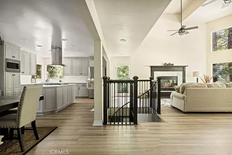 Entry Way - 28670 Shenandoah Dr, Lake Arrowhead, CA 92352 photo 2 of 5
