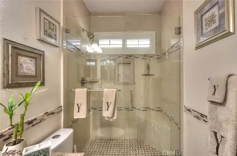 Bath - 6252 Goldendale Way, Fontana, CA 92336 photo 3 of 8